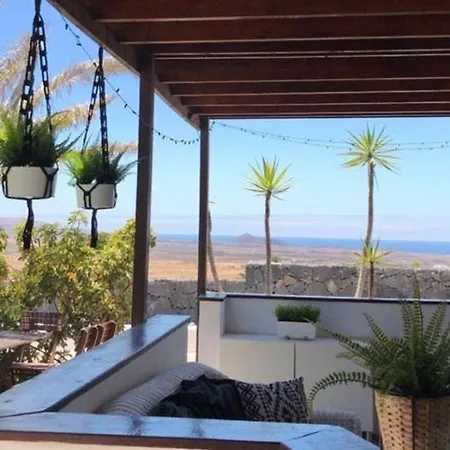 Oasis Surf House Finca Soo