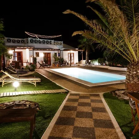 Oasis Surf House Finca