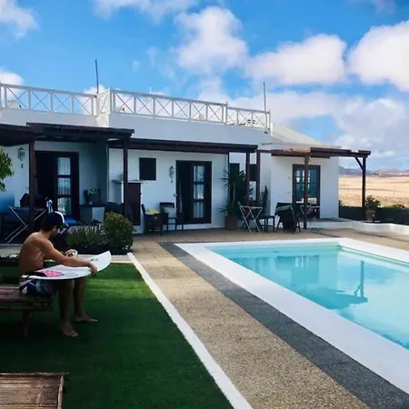 Oasis Surf House Finca Soo