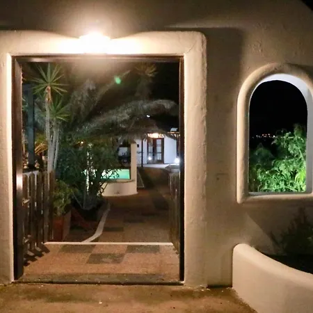 Oasis Surf House Finca