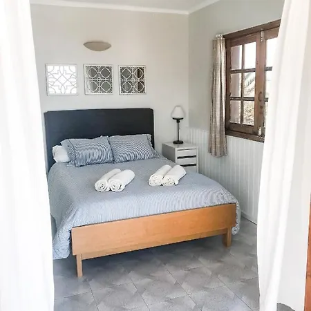 Oasis Surf House Finca