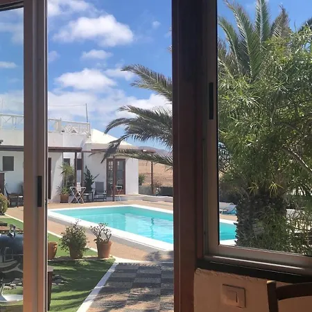 Oasis Surf House Finca Daire